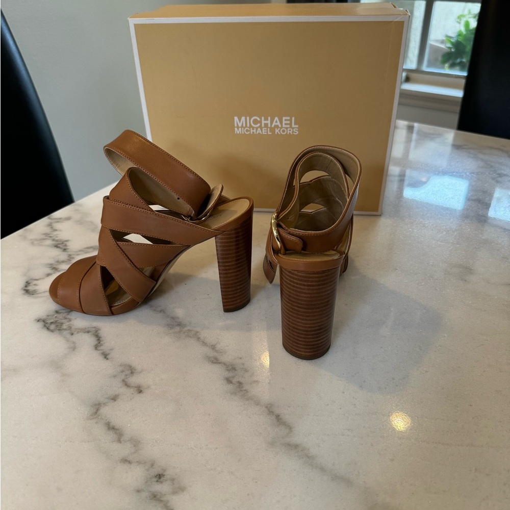 Michael Kors Sandal , tan color. Worn one time.